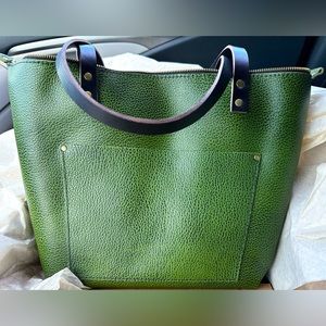 NWOT Portland Leather Large Avocado Zippered Tote